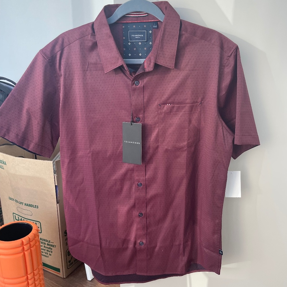 7 Diamonds Wonder Print Short Sleeve Stretch Button-Up Shirt in Berry, Large